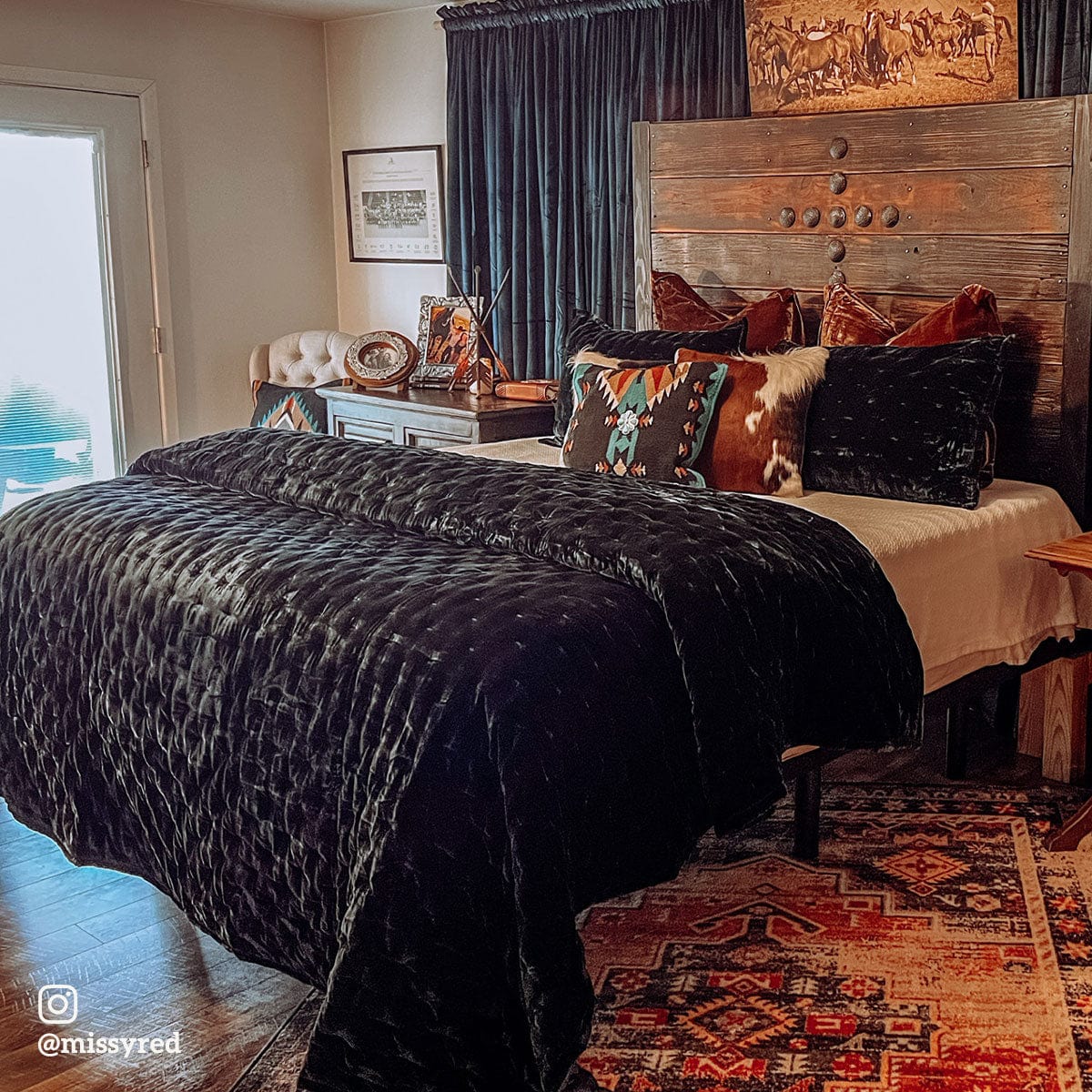 Stella Faux Silk Velvet Quilt Quilt