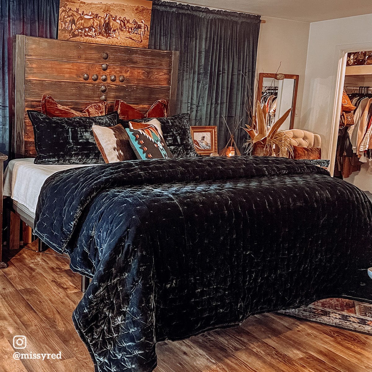 Stella Faux Silk Velvet Quilt Quilt