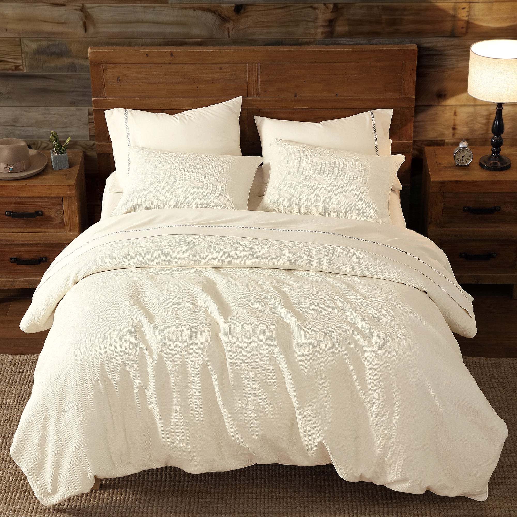 Pikes Peak Matelassé Bedding Set Comforter / Duvet Cover