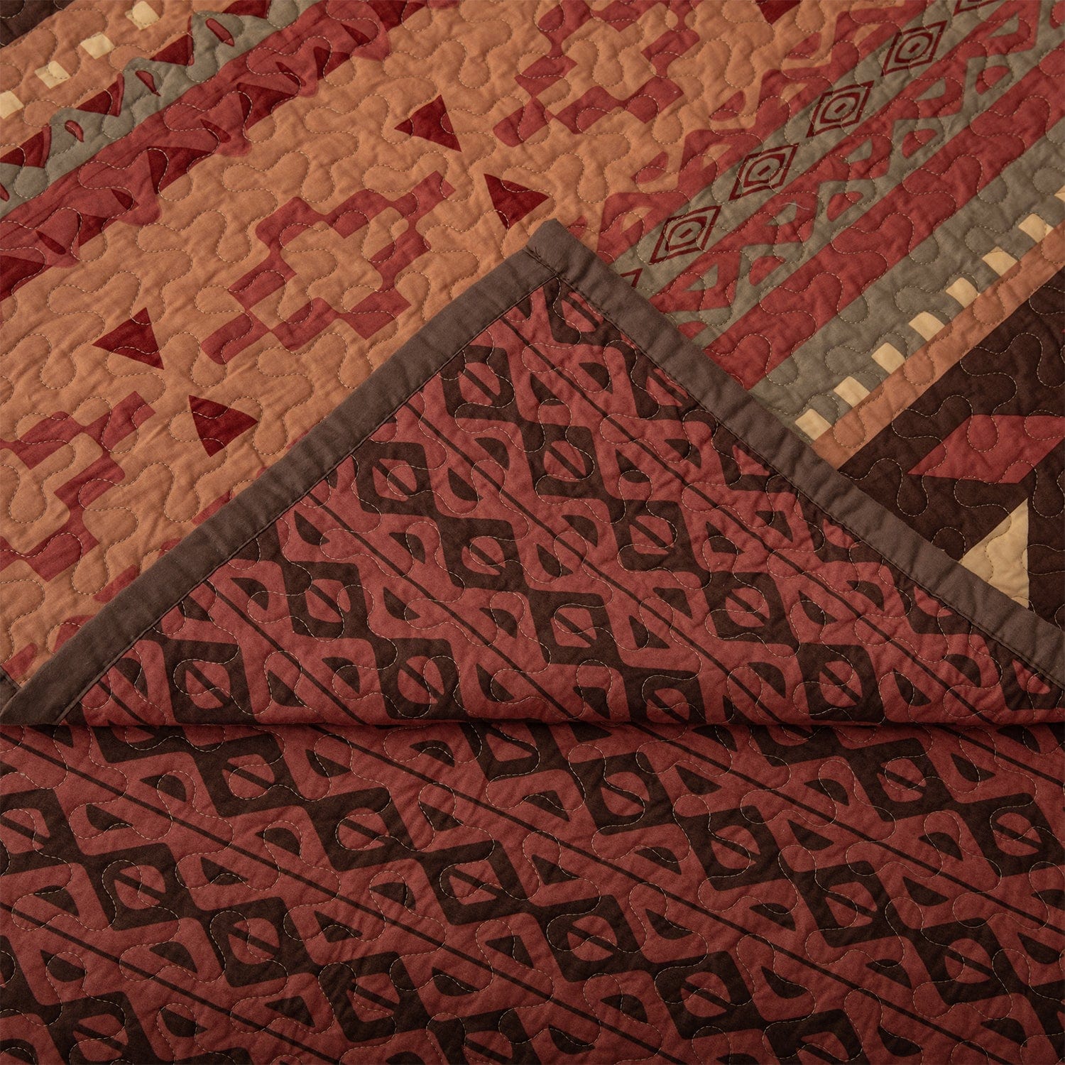 Broken Arrow Reversible Quilt Set Quilt