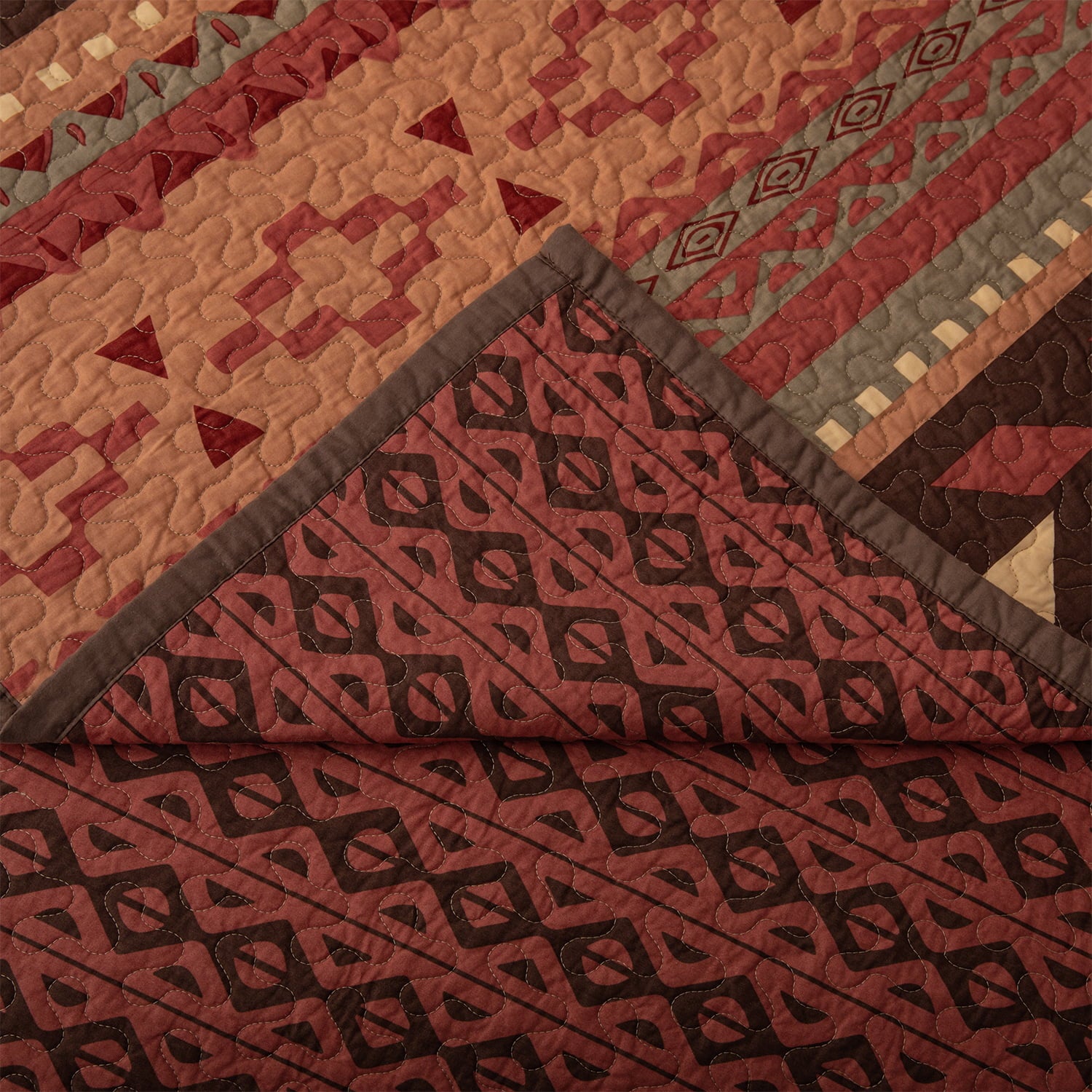 Broken Arrow Reversible Quilt Set Quilt