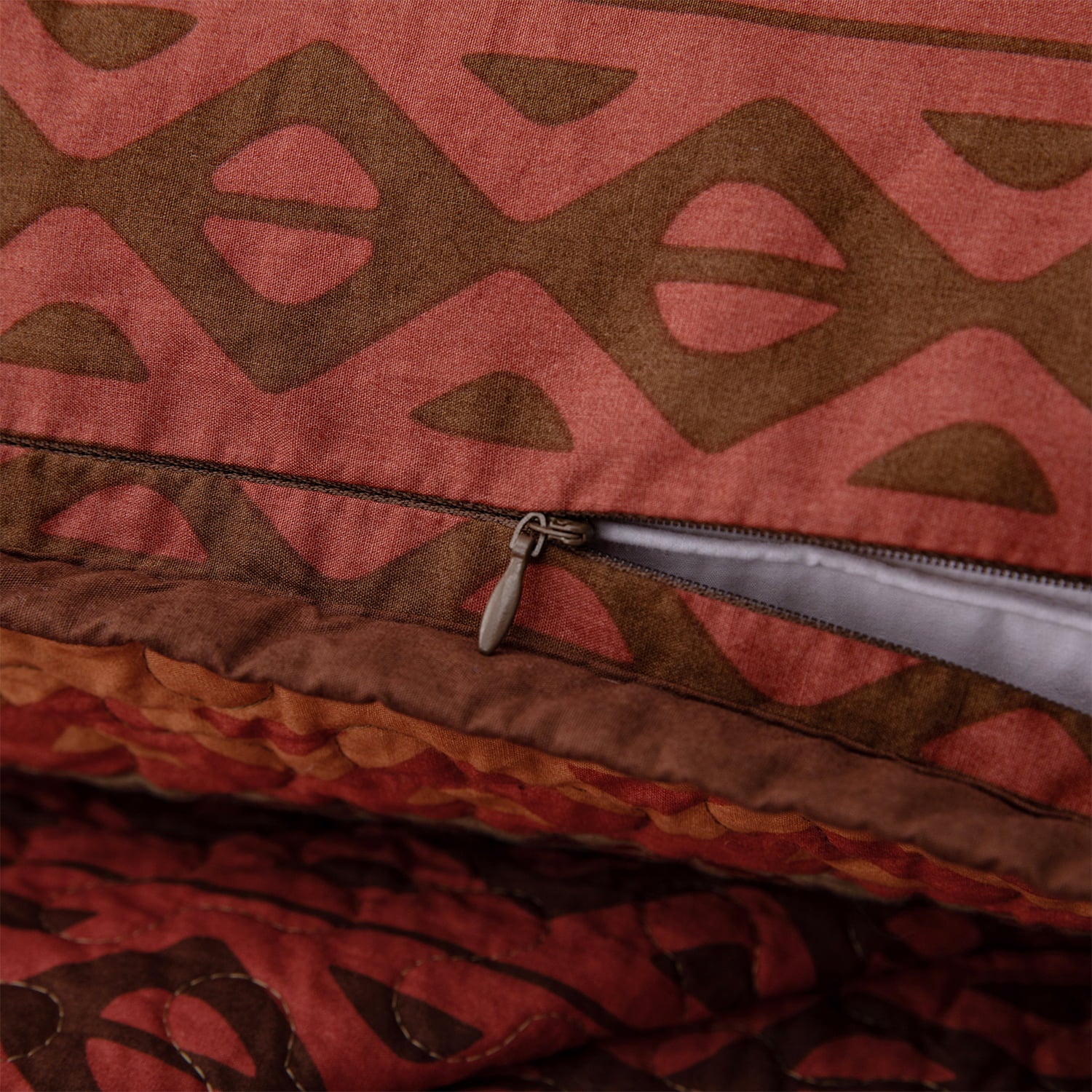 Broken Arrow Reversible Quilt Set Quilt