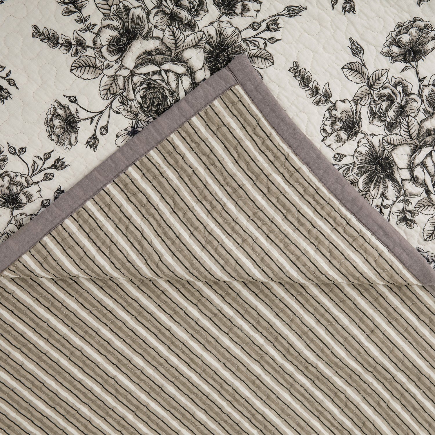 Lyla Floral Print Reversible Quilt Set Quilt