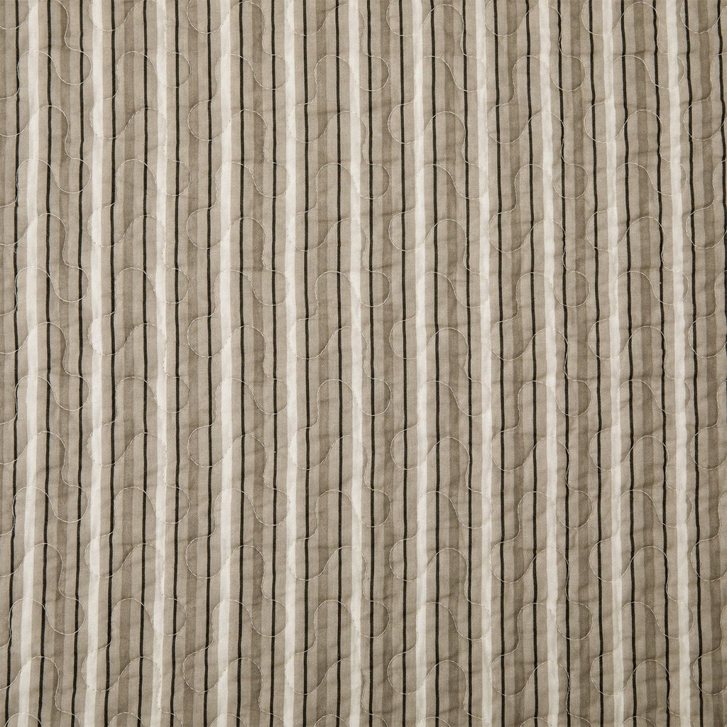 Lyla Floral Print Reversible Quilt Set Quilt