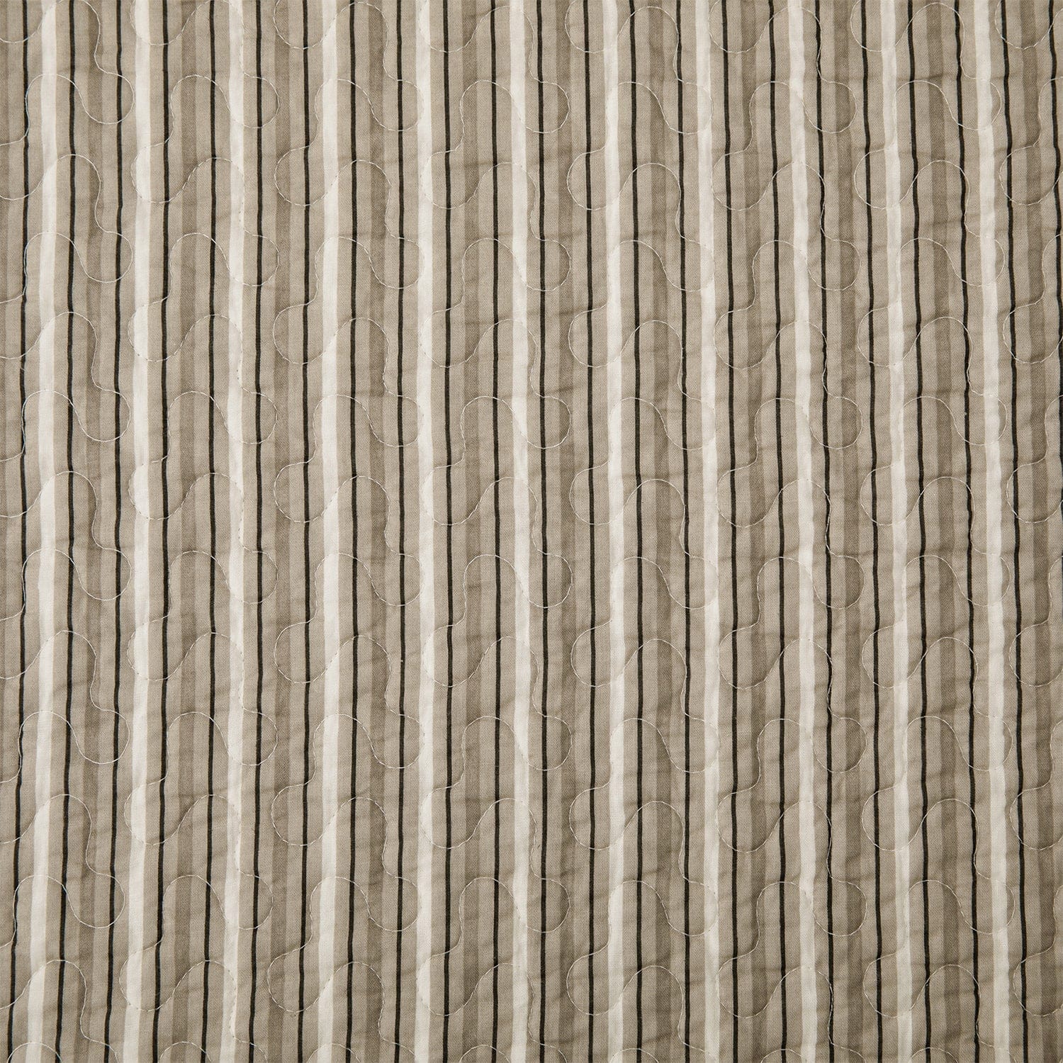 Lyla Floral Print Reversible Quilt Set Quilt