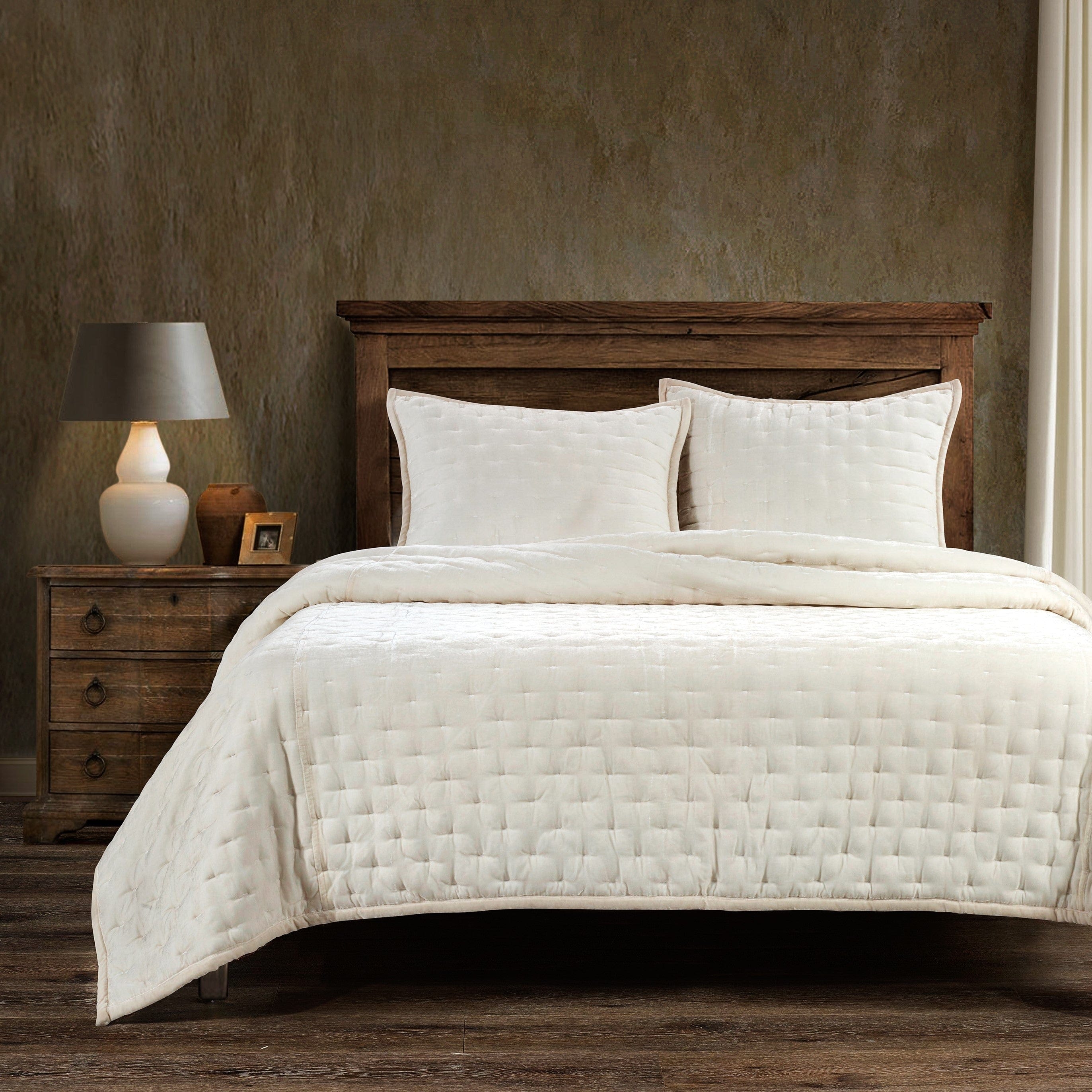 Stella Faux Silk Velvet Pintuck Quilt Quilt Set / Full/Queen / Stone Quilt