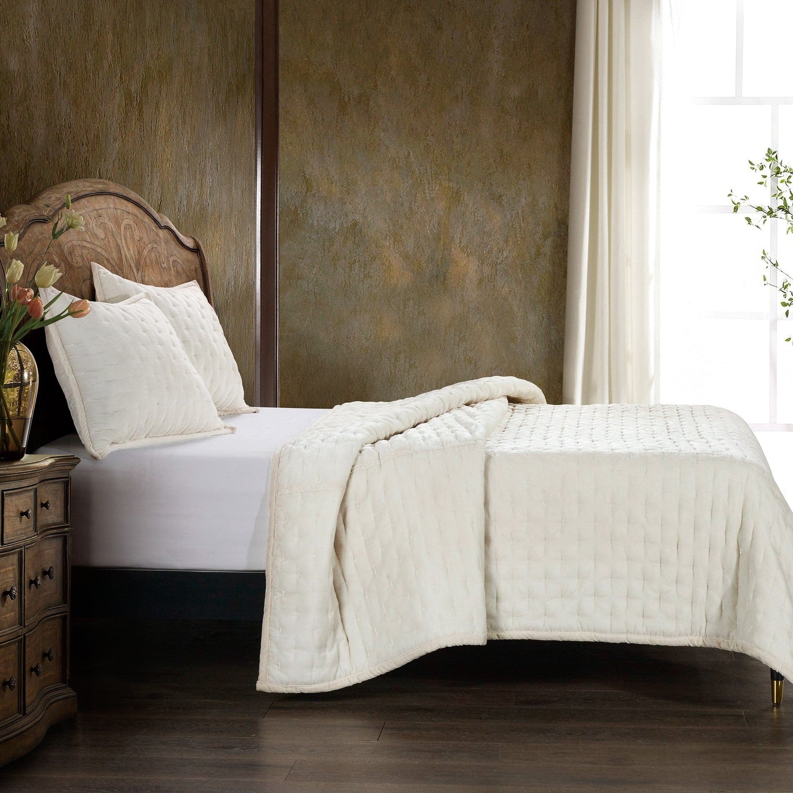 Stella Faux Silk Velvet Pintuck Quilt Quilt
