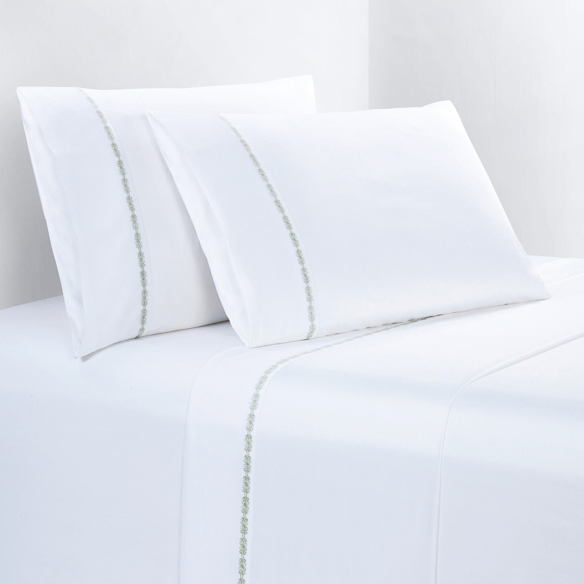 Paseo Road Laurel Embroidered Border Sheet Set