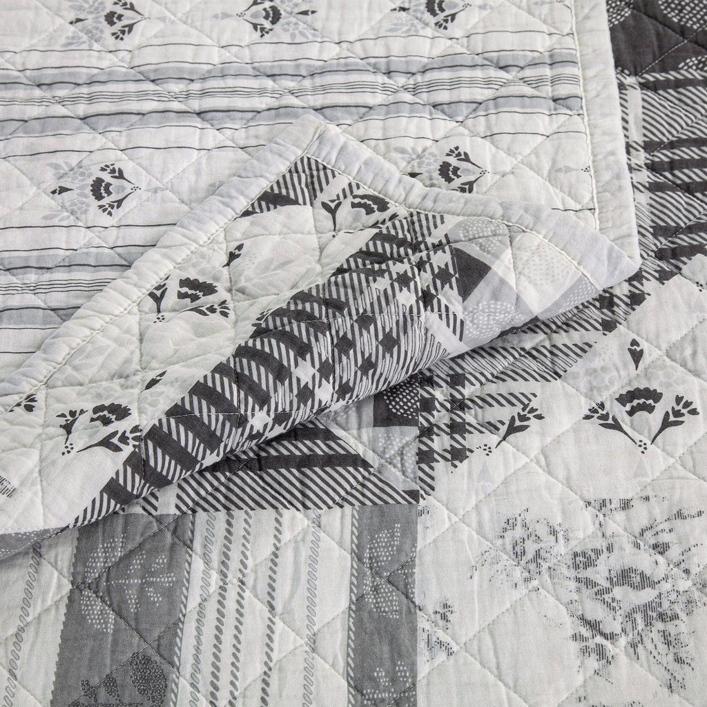 Patchwork Prairie Reversible Quilt Set Quilt
