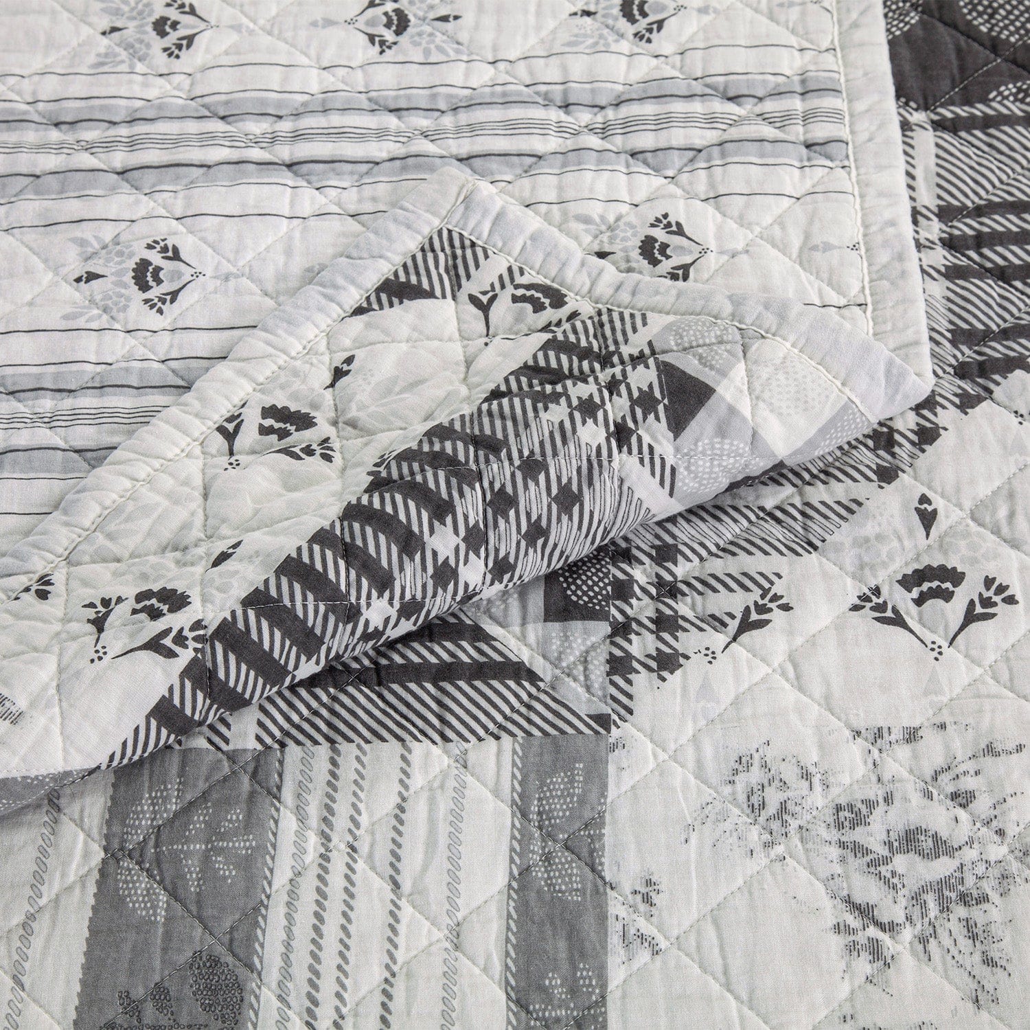 Patchwork Prairie Reversible Quilt Set Quilt