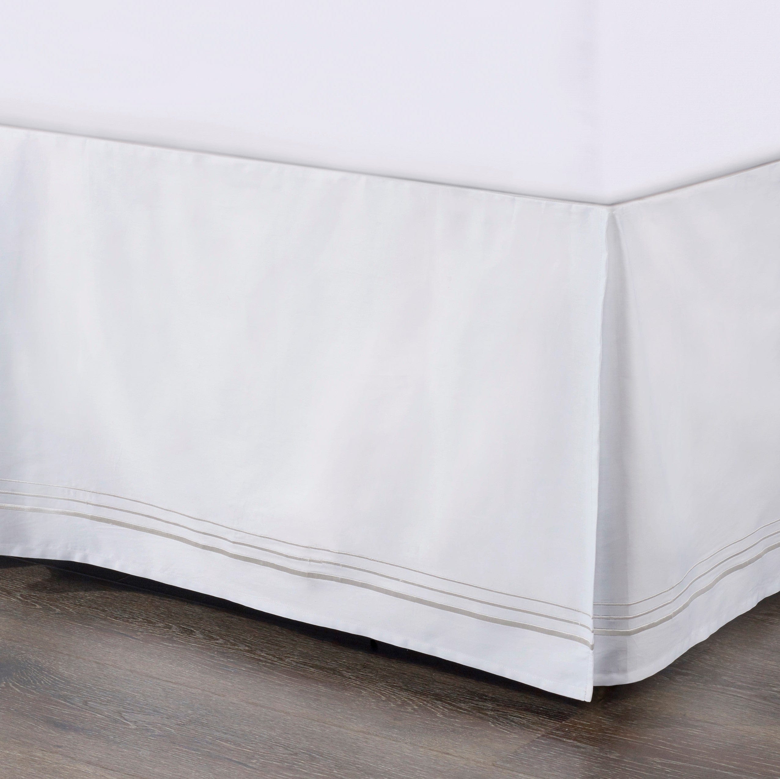Paseo Road Border Embroidery Bed Skirt