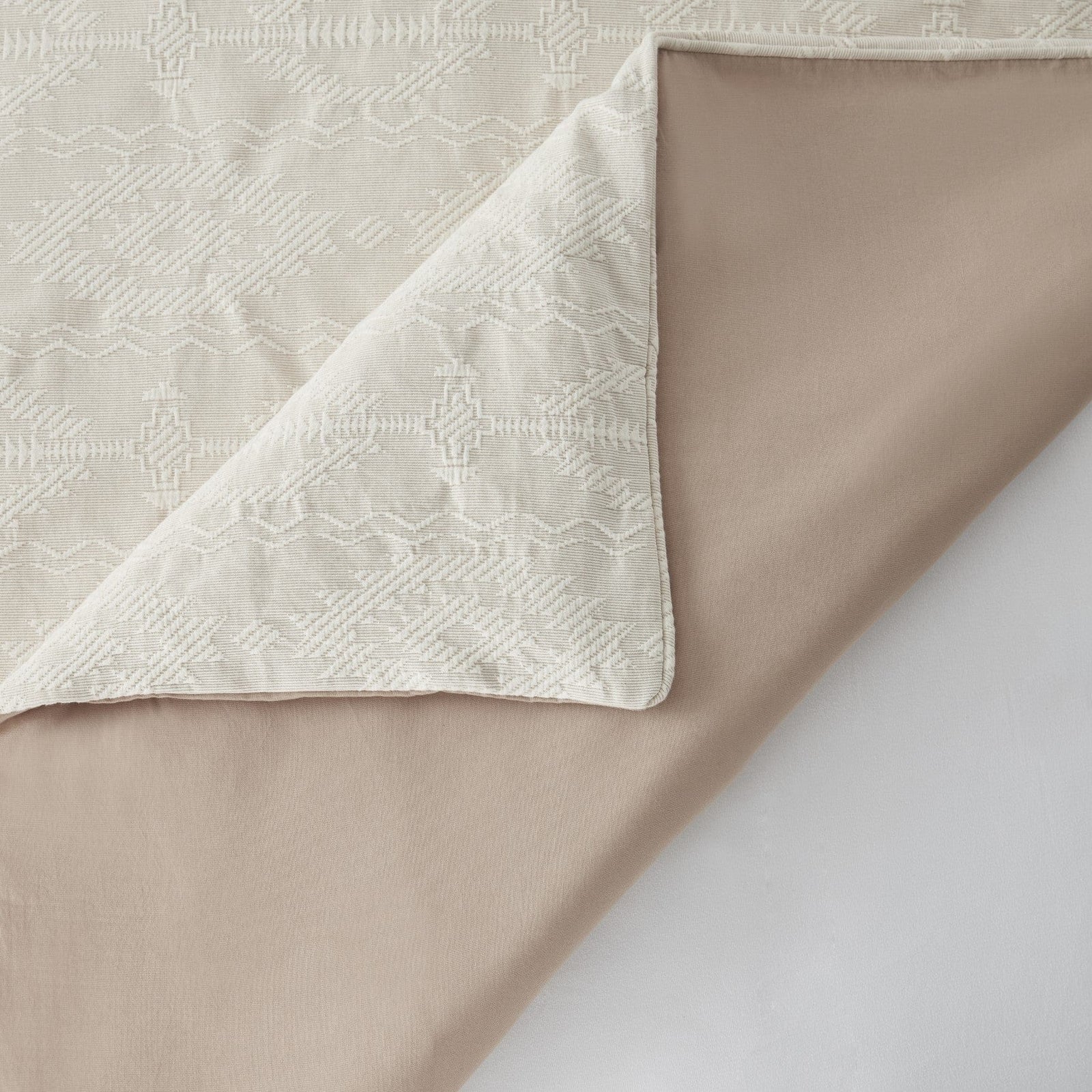 Tempe Matelassé Bedding Set Comforter / Duvet Cover
