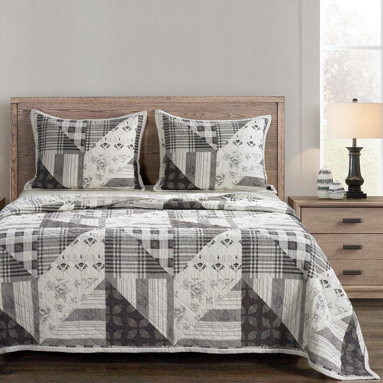 Paseo Road Patchwork Prairie Quilt - Thumbnail 3